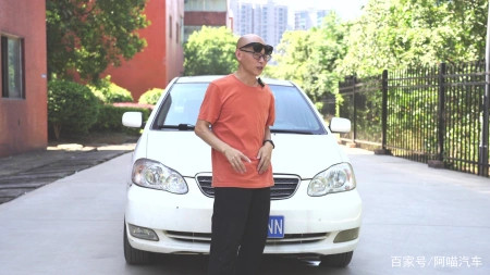夏季开车老司机都会选择偏光镜，这是为什么？喵哥告诉你别买错了（开车偏光镜片什么颜色好）
